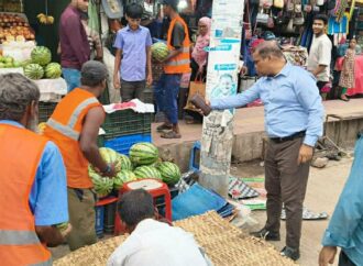 ফুটপাত দখলমুক্ত করতে শ্রীমঙ্গল পৌরসভার অভিযান