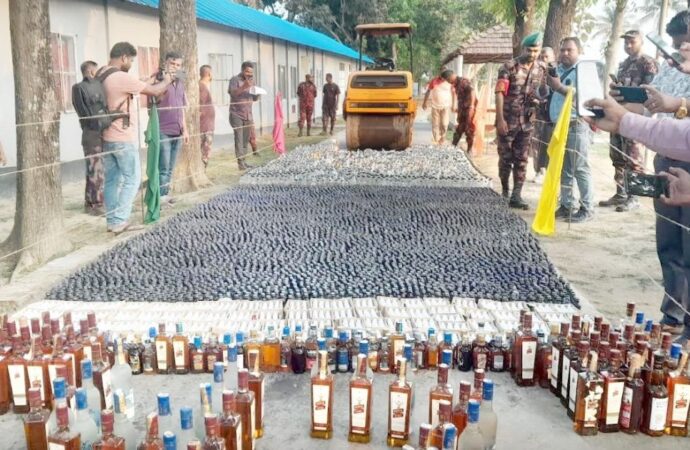 কুষ্টিয়া-মেহেরপুর সীমান্তে জব্দ মাদকের চালান ধ্বংস