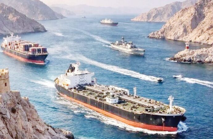 ইসরায়েলের যুদ্ধবিরতি ‘লঙ্ঘন’, ফের হরমুজ প্রণালি বন্ধ করল ইরান