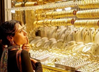 ২৪ ঘণ্টার ব্যবধানে দেশের বাজারে স্বর্ণের দামে বড় পতন