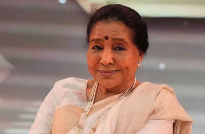 হাসপাতালে আশা ভোঁসলে, অবস্থা সংকটাপন্ন