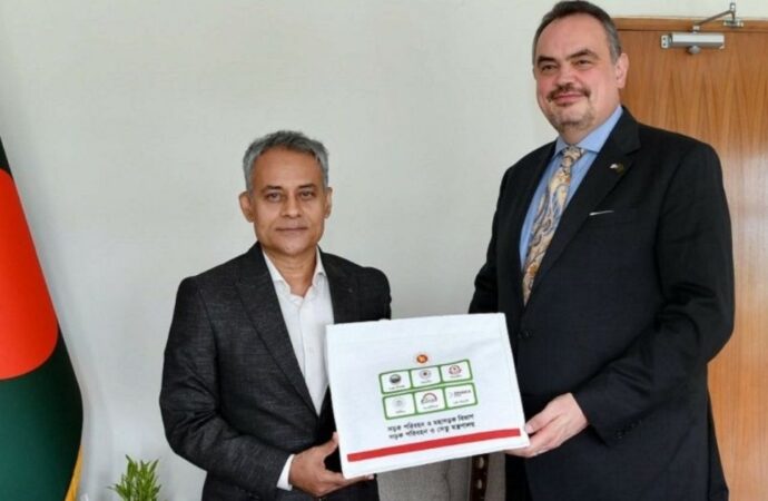 সড়ক পরিবহন মন্ত্রীর সঙ্গে মার্কিন রাষ্ট্রদূতের সাক্ষাৎ