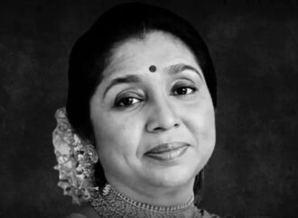 চিরবিদায় নিলেন কিংবদন্তি সংগীতশিল্পী আশা ভোঁসলে