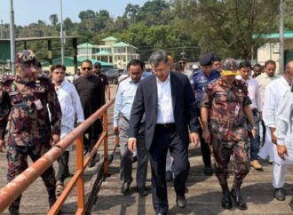 টেকনাফ স্থলবন্দর পরিদর্শনে স্বরাষ্ট্রমন্ত্রী