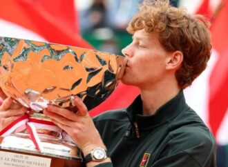 আলকারাজকে হারিয়ে টেনিসের রাজসিংহাসন পুনরুদ্ধার করলেন ইয়ানিক সিনার