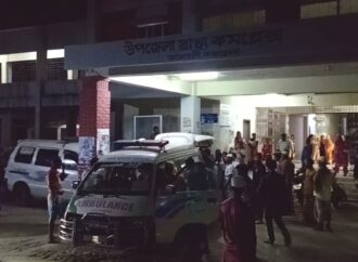 আমতলীতে ট্রাক-অটোরিকশার মুখোমুখি সংঘর্ষে নিহত ২, আহত ৩