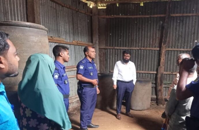 নেত্রকোনায় ৩১ হাজার লিটার তেল জব্দ, দুই প্রতিষ্ঠানকে অর্থদণ্ড