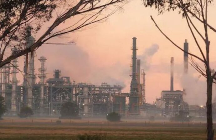 অস্ট্রেলিয়ার জিলং তেল শোধনাগারে বিধ্বংসী অগ্নিকাণ্ড