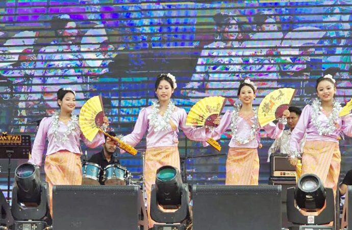 সাংগ্রাই জলউৎসবে শেষ হল বর্ণিল বর্ষবরণের আয়োজন