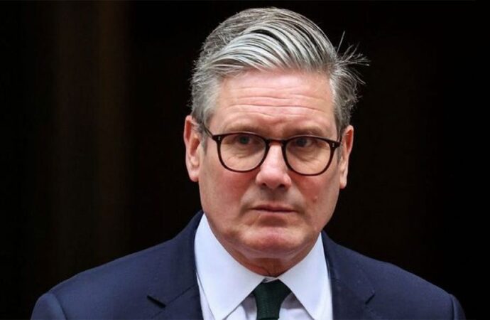 পদত্যাগের চাপে রাজনৈতিক বিচক্ষণতায় প্রশ্নের মুখে স্টারমার