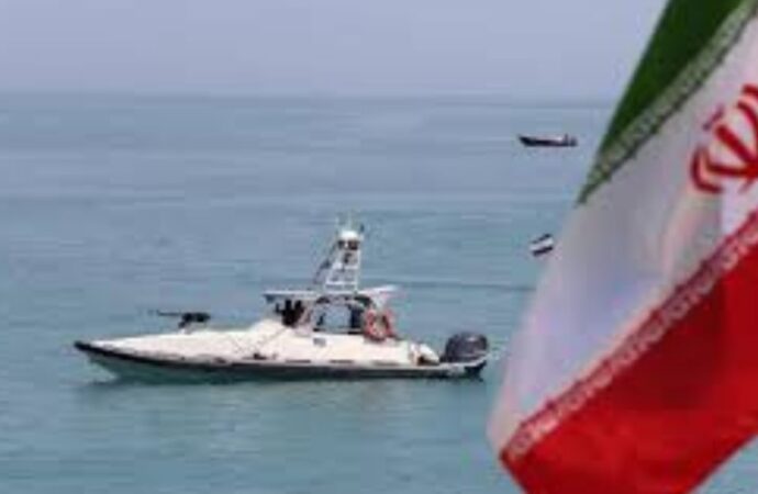 ‘হরমুজ পাড়ি দেওয়ার চেষ্টা করলেই হামলা’