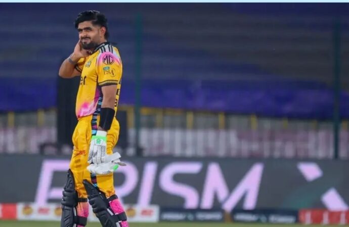 ৭৮৩ দিনের খরা কাটিয়ে বাবরের রেকর্ড সেঞ্চুরি: করাচিতে কোয়েটাকে উড়িয়ে দিল পেশোয়ার