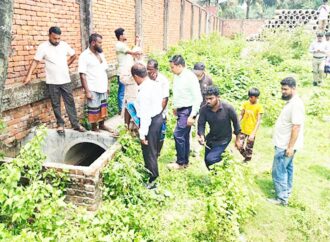 পরিবেশদূষণে ভালুকায় বন্ধ হলো টেক্সটাইল কারখানার ড্রেন