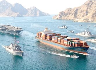 একদিনে হরমুজ প্রণালী পার হলো ৩৭ জাহাজ