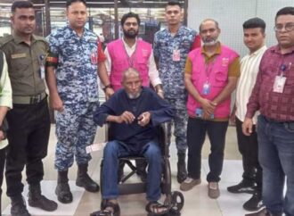 নিখোঁজের ২৭ বছর পর মালয়েশিয়ার জঙ্গল থেকে দেশে ফিরলেন প্রবাসী আমির হোসেন