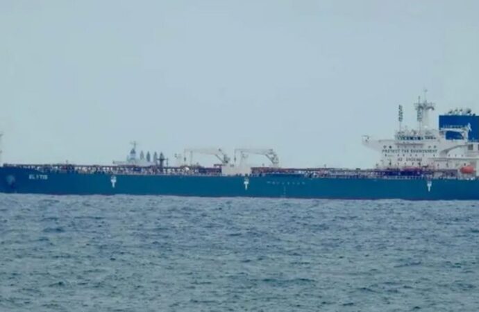 সৌদি থেকে আসছে এক লাখ টন অপরিশোধিত তেল