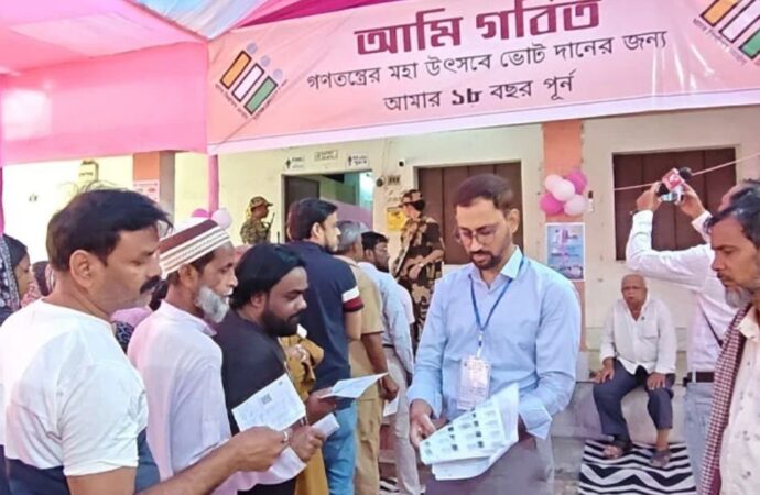 নিরাপত্তার চাদরে পশ্চিমবঙ্গ: ১৫২ আসনে প্রথম দফার ভোটগ্রহণ শুরু