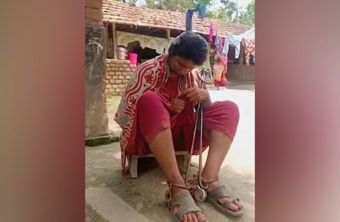 ১৫ বছর ধরে  শিকলবন্দী ২৪ বছরের তরুণী মিতু