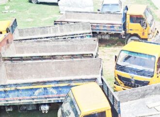 শ্রীমঙ্গলে অবৈধ বালু উত্তোলনের অভিযোগে ৬ ট্রাক জব্দ