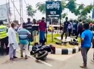 পূর্বাচলে সড়ক দুর্ঘটনায় মোটরসাইকেল আরোহী দুই বন্ধু নিহত