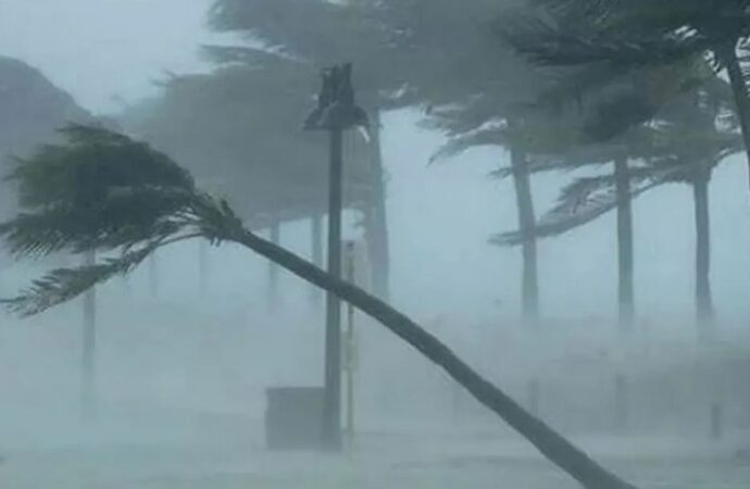 রাত ১টার মধ্যে ২ অঞ্চলে ৮০ কিমি বেগে ঝড়ের শঙ্কা