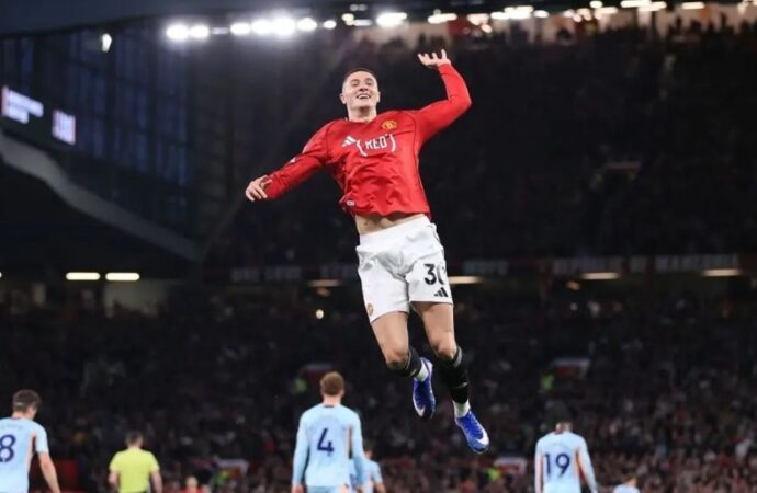 ব্রেন্টফোর্ডকে হারিয়ে চ্যাম্পিয়ন্স লিগের পথে আরও একধাপ এগিয়ে ম্যানইউ