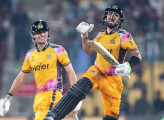 বাবরের রেকর্ডগড়া সেঞ্চুরিতে পিএসএলের ফাইনালে পেশোয়ার জালমি