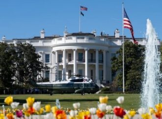 আকাশছোঁয়া জীবনযাত্রার ব্যয়ে বিপাকে হোয়াইট হাউস