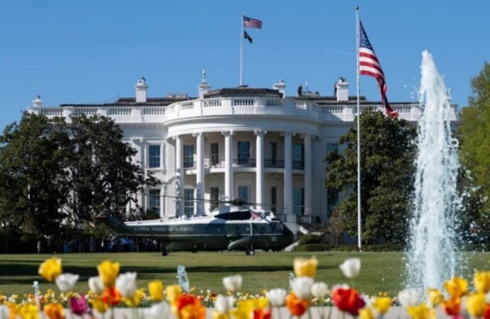 আকাশছোঁয়া জীবনযাত্রার ব্যয়ে বিপাকে হোয়াইট হাউস