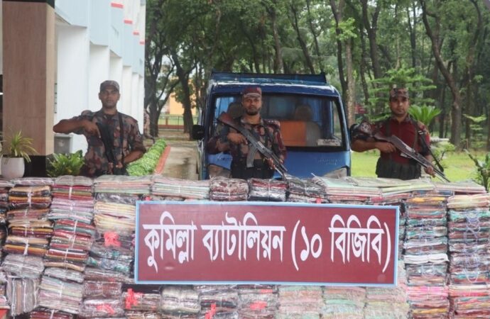 চৌদ্দগ্রাম সীমান্তে বিজিবির অভিযানে কোটি টাকা মূল্যের ভারতীয় শাড়ি, থ্রি-পিস জব্দ