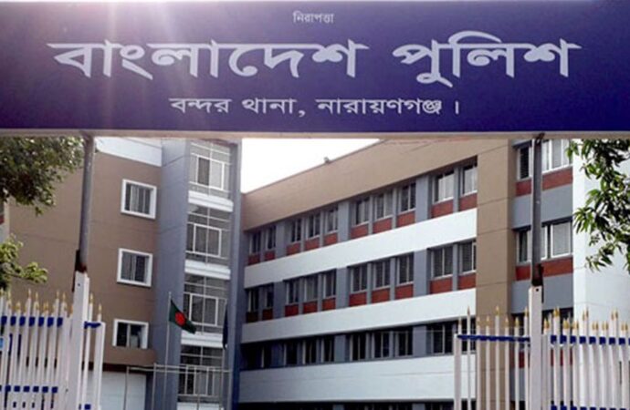 নারায়ণগঞ্জে পুলিশ কর্মকর্তাসহ দুজনকে কুপিয়ে অস্ত্র ছিনতাইয়ের ঘটনায় আটক ৩