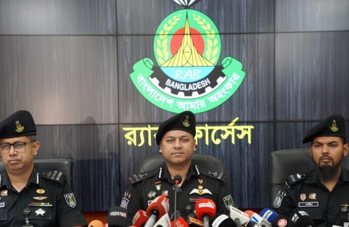 থানা থেকে লুট হওয়া অস্ত্র, গোলাবারুদ ব্যবহার করা হচ্ছে ডাকাতির কাজে