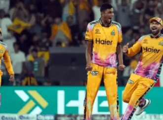 নাহিদ-হার্ডির দাপটে ৯ বছর পর পিএসএল চ্যাম্পিয়ন পেশোয়ার