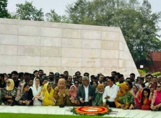 শহীদ জিয়াউর রহমান ও খালেদা জিয়ার সমাধিতে সংরক্ষিত নারী এমপিদের শ্রদ্ধা