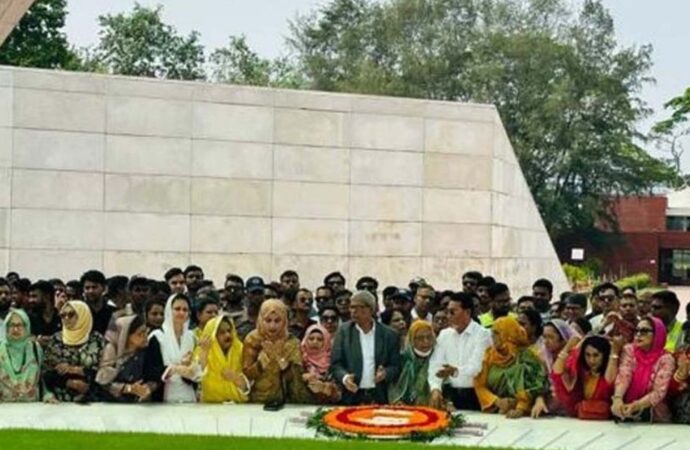 শহীদ জিয়াউর রহমান ও খালেদা জিয়ার সমাধিতে সংরক্ষিত নারী এমপিদের শ্রদ্ধা