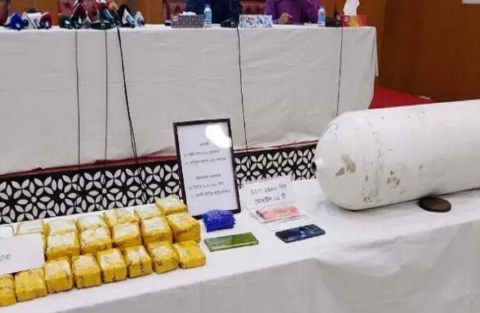 প্রাইভেটকারের গ্যাস সিলিন্ডারে ২ লাখ ইয়াবা!