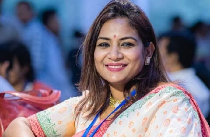 ঢাকা দক্ষিণ সিটি নির্বাচনে মেয়র পদে লড়ার ঘোষণা দিলেন নীলা ইসরাফিল
