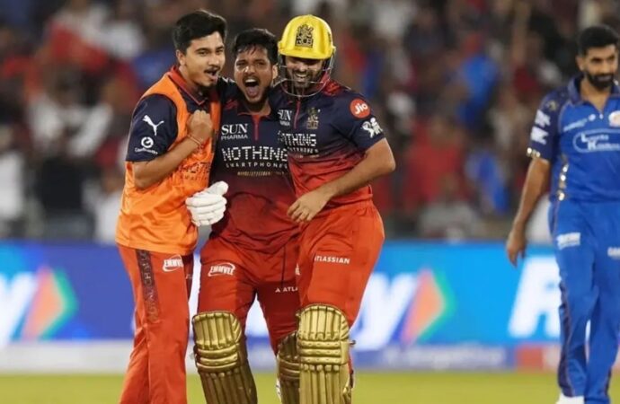 শেষ বলের রোমাঞ্চে আরসিবির জয়, আইপিএল থেকে বিদায় নিল মুম্বাই