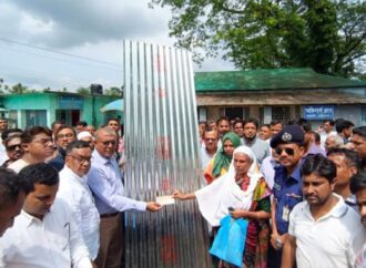 দুর্যোগে ক্ষতিগ্রস্ত মানুষের পাশে এমপি. অধ্যাপক ডা.আনোয়ারুল হক