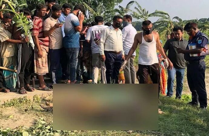 পুকুরপাড়ে মা-শিশুর মাটিচাপা লাশ নিয়ে কুকুরের টানাটানি, দুর্গন্ধ পেয়ে উদ্ধার