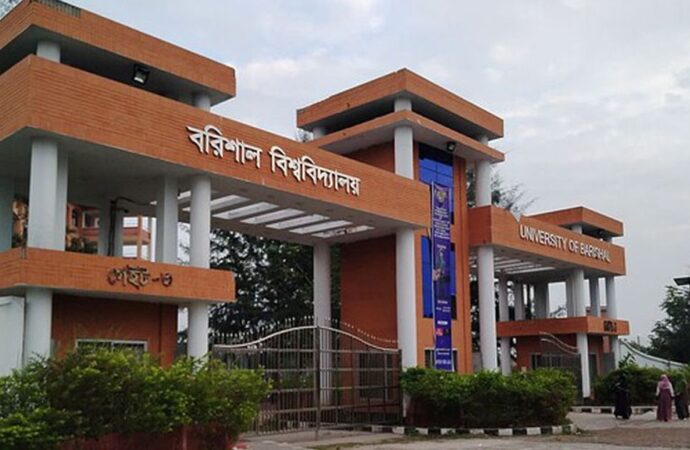 শিক্ষকদের পদোন্নতির জাঁতাকলে হাজারো শিক্ষার্থী