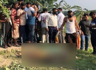 পুকুরপাড়ে মা-শিশুর মাটিচাপা লাশ নিয়ে কুকুরের টানাটানি, দুর্গন্ধ পেয়ে উদ্ধার