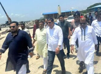 চট্টগ্রামে কর্ণফুলী ড্রাই ডক ঘুরে দেখলেন তিন প্রতিমন্ত্রী