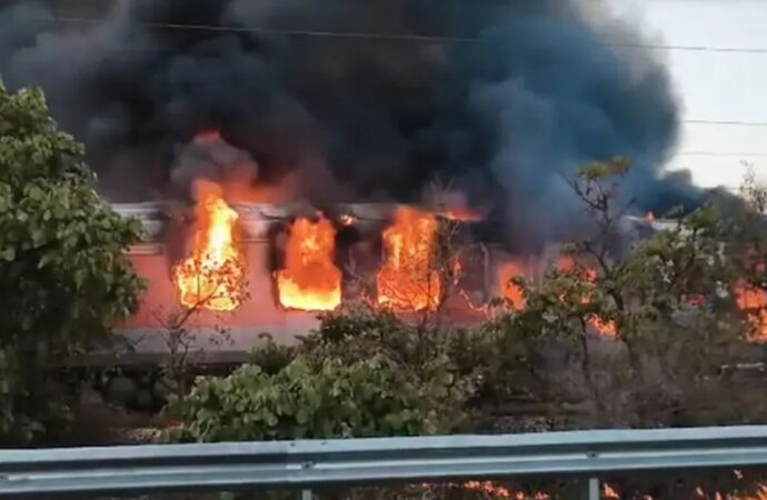 রাজস্থানে চলন্ত ট্রেনে অগ্নিকাণ্ড