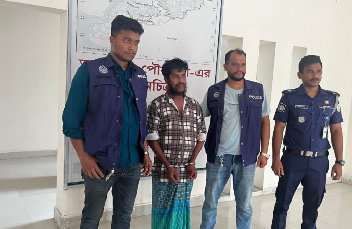 আমতলীতে কিশোরী ধর্ষণের অভিযোগে খালু আটক
