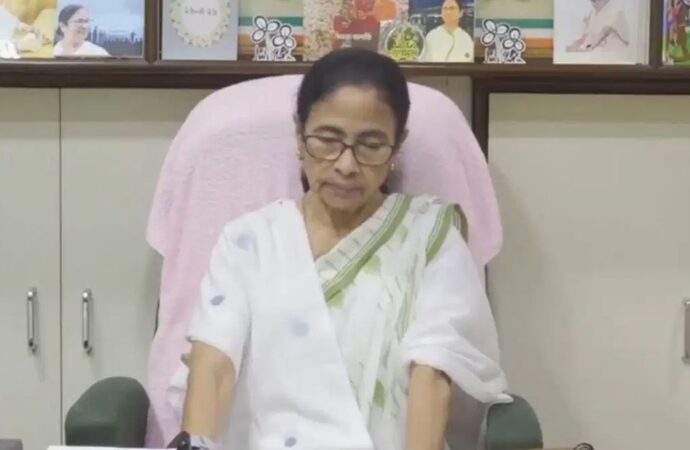 ভোটের ২০ দিন পর মুখ খুললেন মমতা