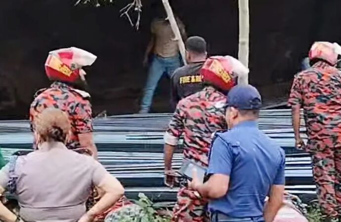 টাঙ্গাইলে নিহত ১৫ জনের মধ্যে ১৩ জনের বাড়িই নওগাঁয়