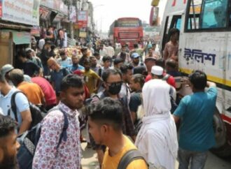 সায়েদাবাদে ঈদযাত্রায় উপচে পড়া ভিড় ও বাড়তি ভাড়ার অভিযোগ