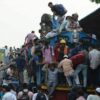 ট্রেনের ছাদ থেকে পড়ে যুবকের মৃত্যু