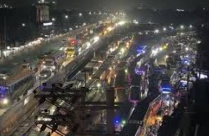 ঈদযাত্রায় স্থবির ঢাকা-টাঙ্গাইল মহাসড়ক, ৪০ কিলোমিটার জুড়ে তীব্র যানজট